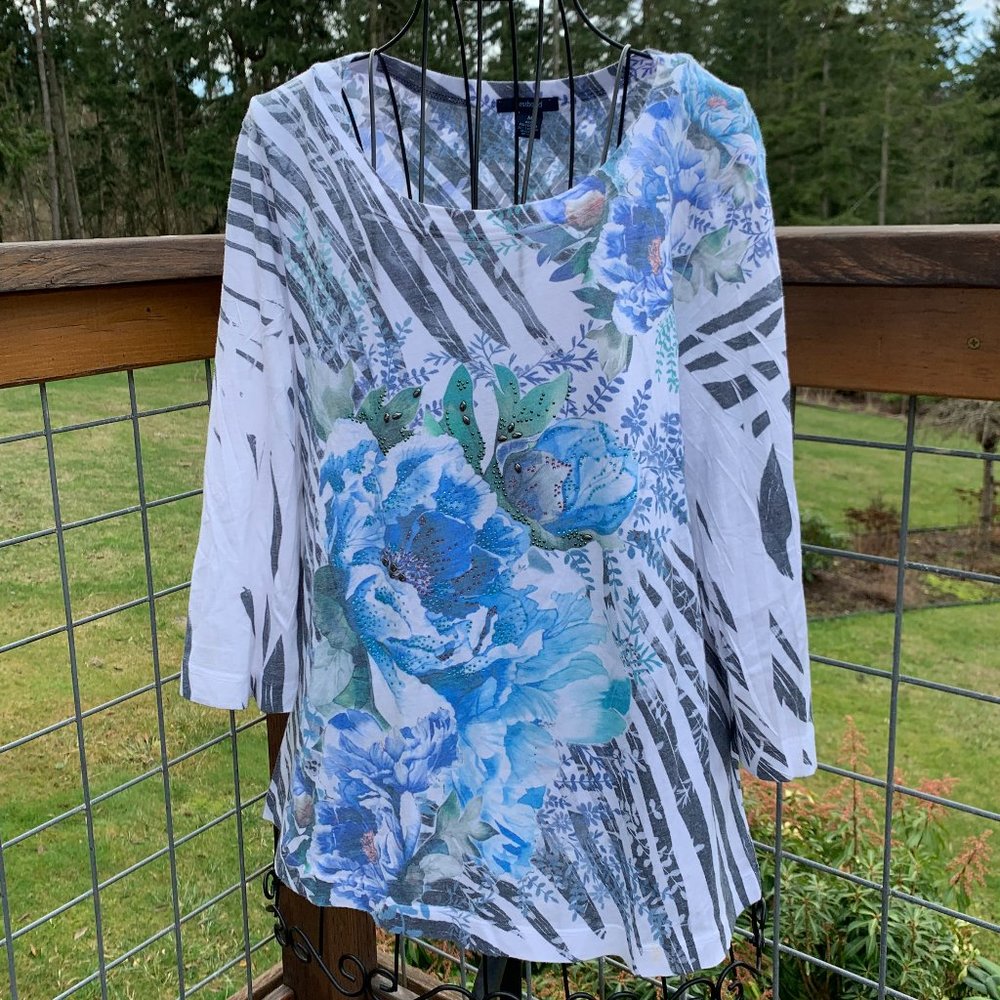 Westbound Ladies Medium White with Floral Design 1/2 Sleeve Pullover Shirt